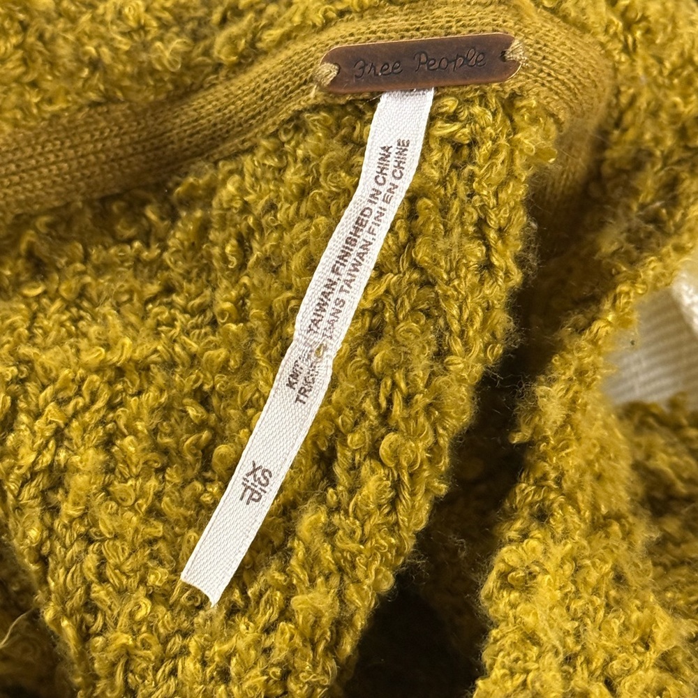 Free People Finders Keepers V-Neck Boucle Sweater in Athena Moss Green XS NWT - Picture 9 of 9